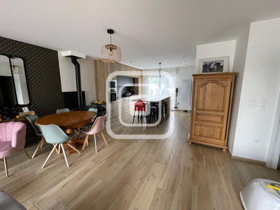 Maison - 104 m² - 5 pièces