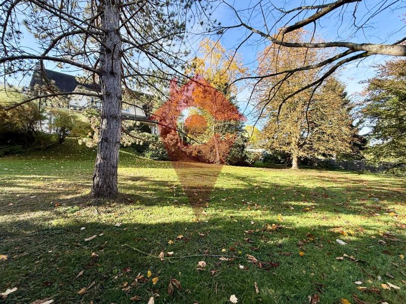 Maison - 240 m² - 9 pièces