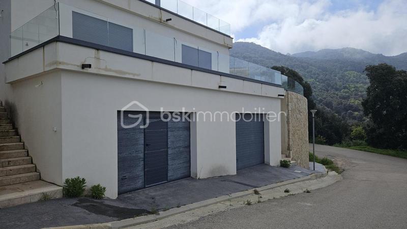 Maison - 172 m² - 3 pièces