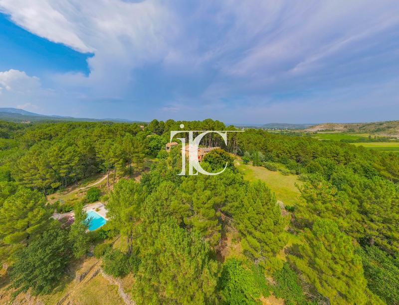 Maison - 245 m² - 9 pièces