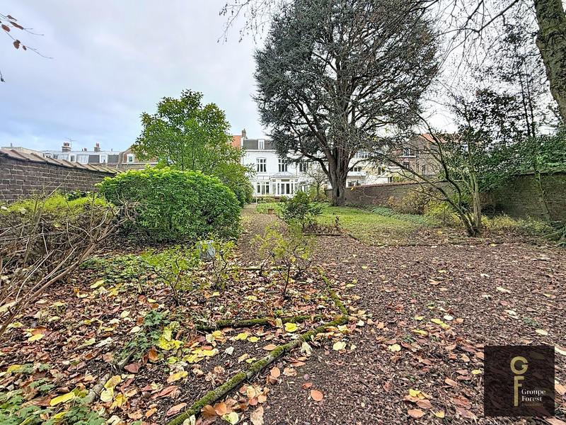 Maison - 306 m² - 10 pièces