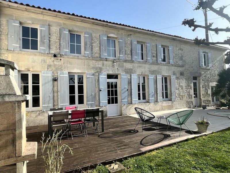 Maison - 240 m² - 5 pièces