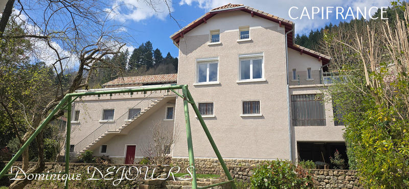Maison - 230 m² - 9 pièces