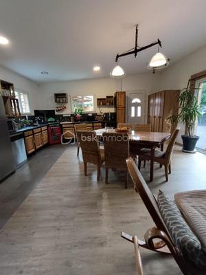 Maison traditionnelle - 87 m² - 4 pièces