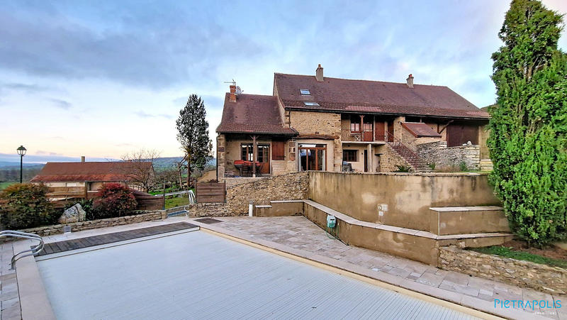 Maison ancienne - 213 m² - 8 pièces