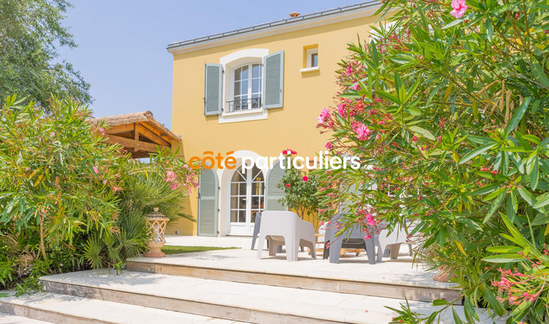 Maison - 220 m² - 8 pièces