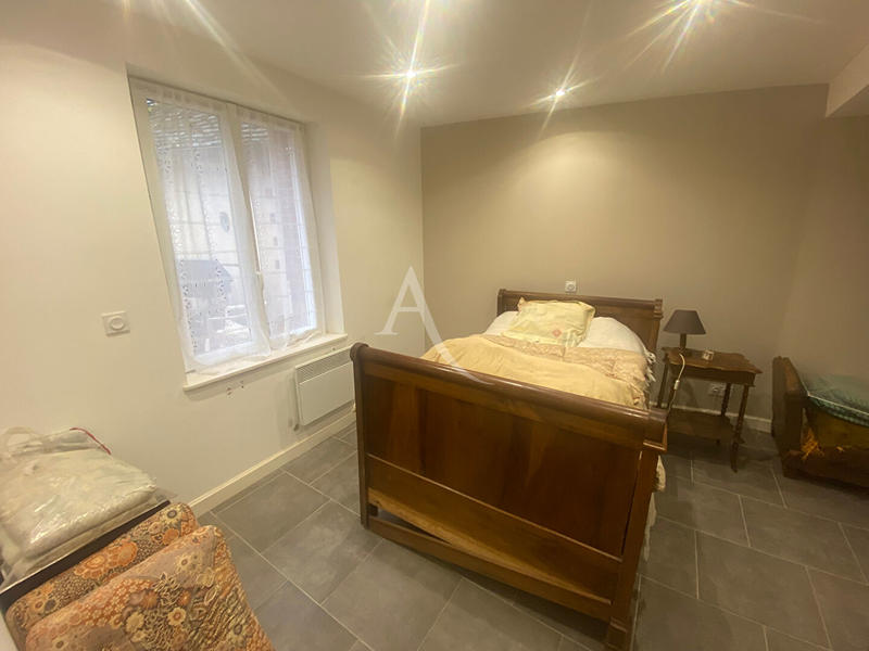 Maison - 249 m² - 11 pièces