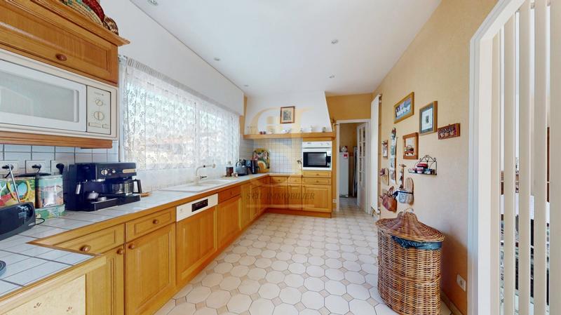 Maison - 180 m² - 8 pièces