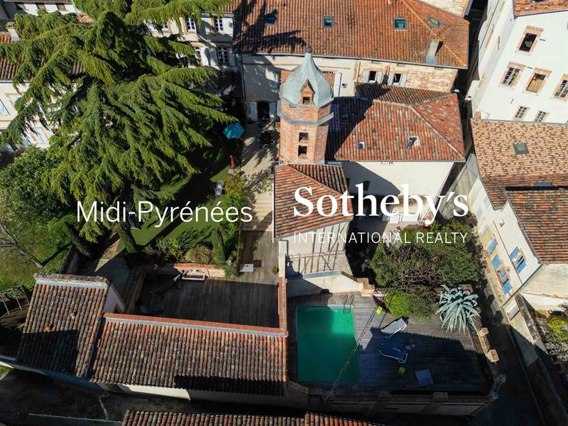 Maison bourgeoise - 733 m² - 19 pièces