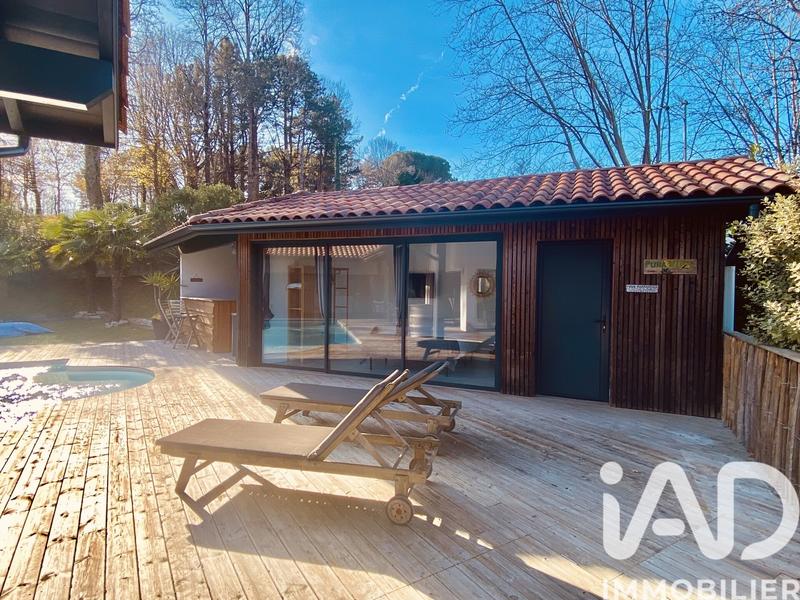 Maison - 220 m² - 7 pièces