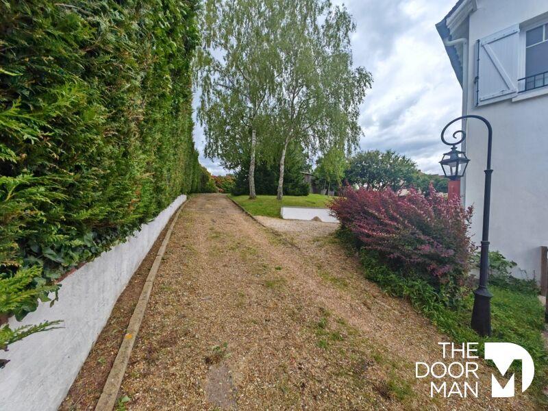 Propriété - 700 m² - 23 pièces