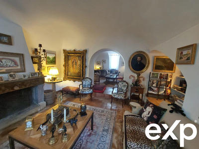 Maison traditionnelle - 268 m² - 10 pièces