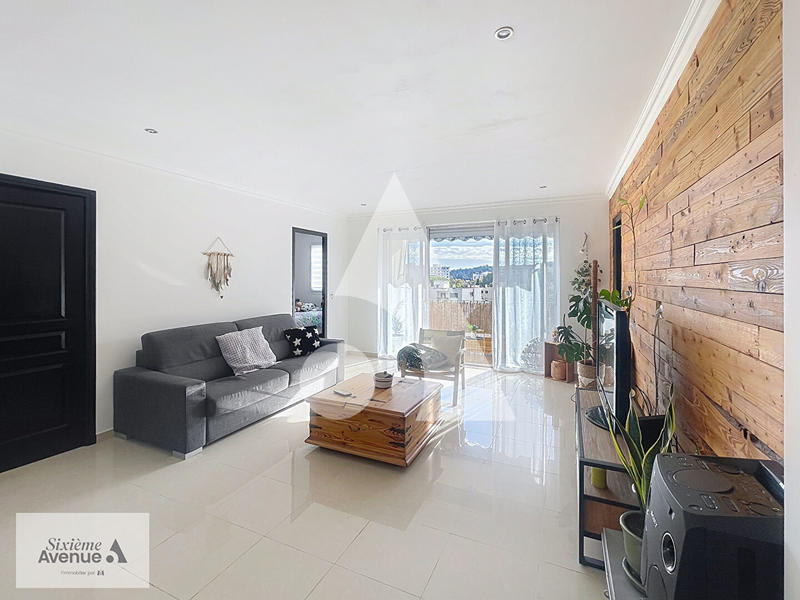 Appartement - 85 m² - 5 pièces