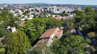 Propriété - 75 m² - 4 pièces