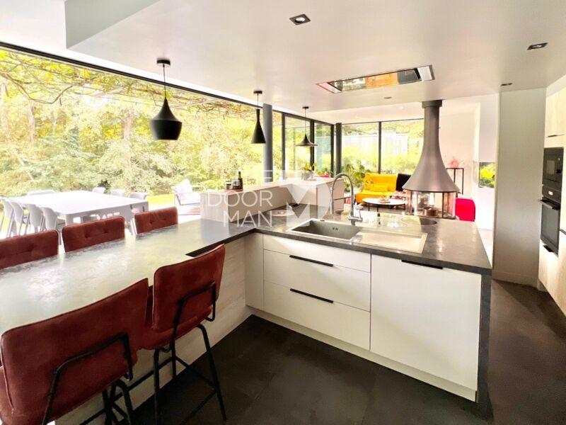 Maison - 239 m² - 7 pièces