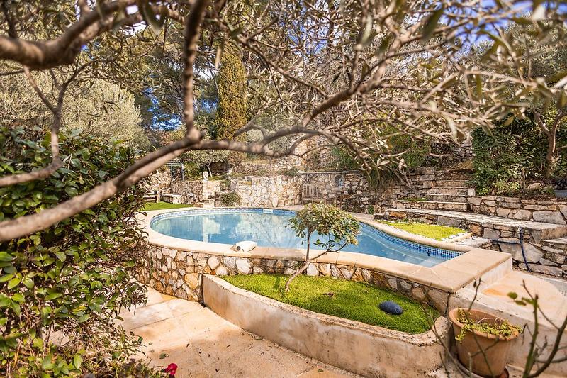 Maison - 218 m² - 8 pièces