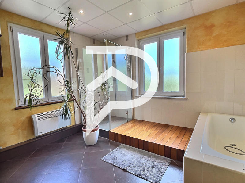 Maison - 174 m² - 8 pièces