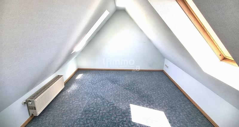 Maison - 213 m² - 9 pièces