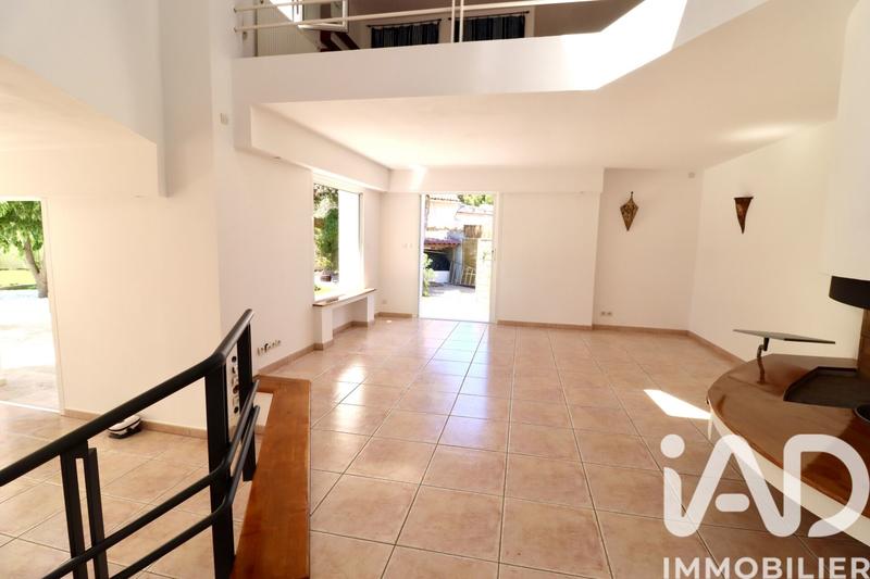 Maison - 238 m² - 4 pièces