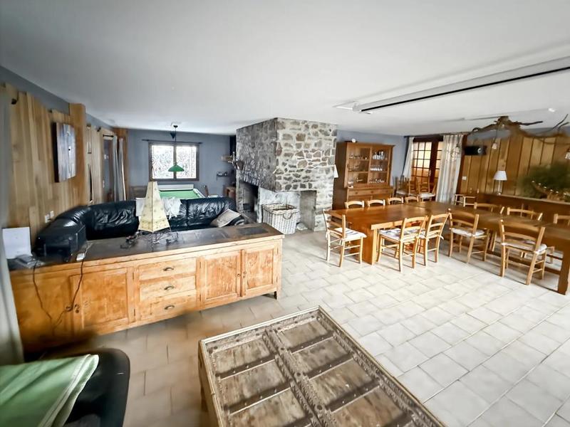 Maison - 500 m² - 11 pièces