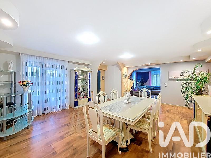 Maison - 217 m² - 8 pièces