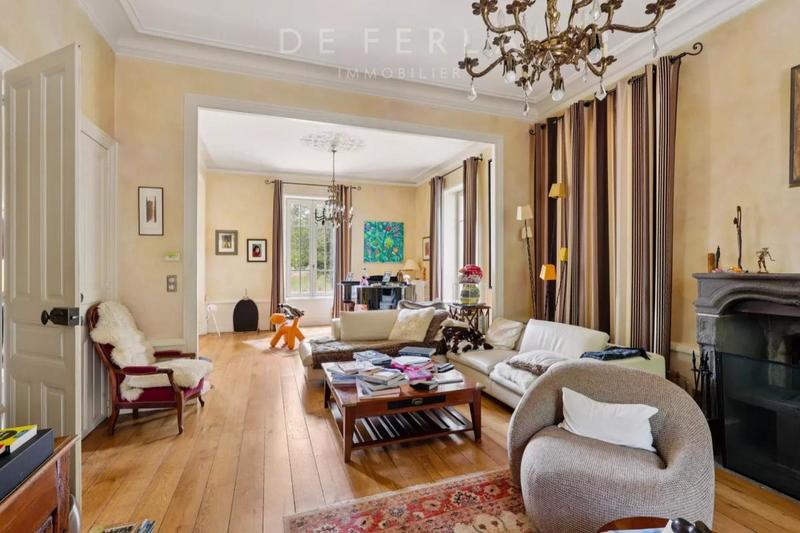 Château - 800 m² - 11 pièces