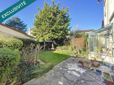 Maison - 230 m² - 8 pièces