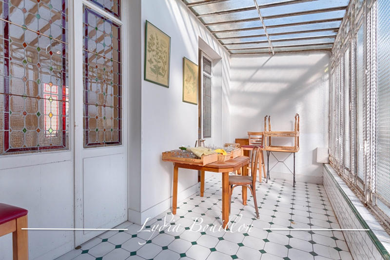 Propriété - 395 m² - 14 pièces