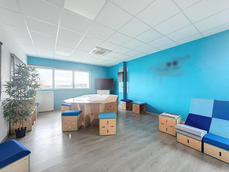Bureau - 143 m² - 7 pièces