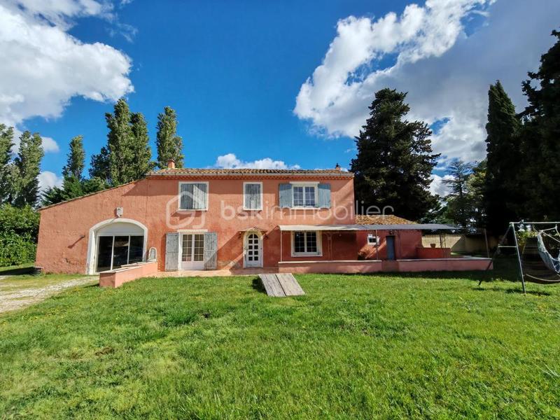 Maison traditionnelle - 330 m² - 11 pièces