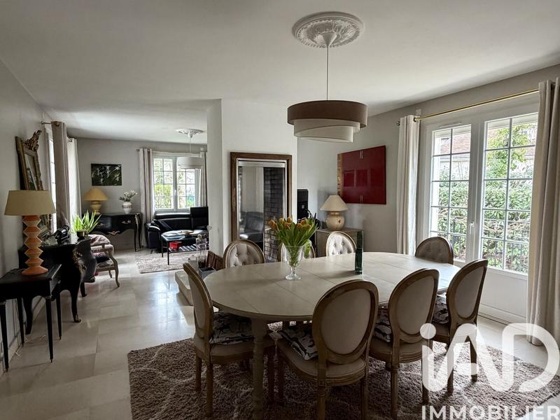 Maison - 240 m² - 10 pièces