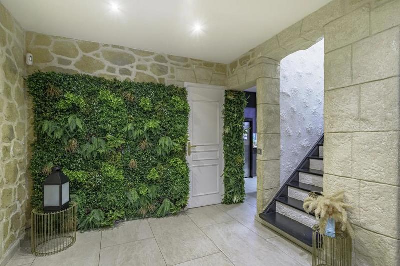 Maison - 340 m² - 11 pièces