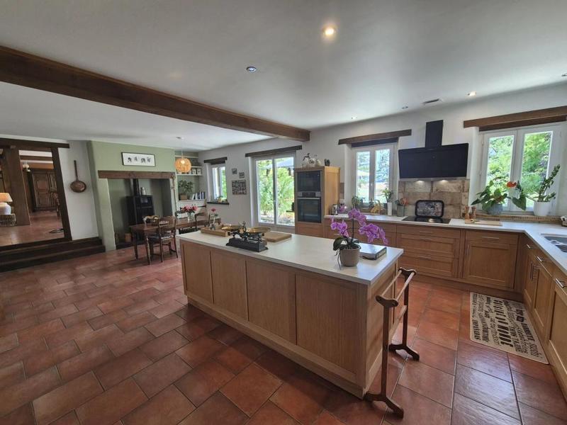 Maison - 292 m² - 8 pièces