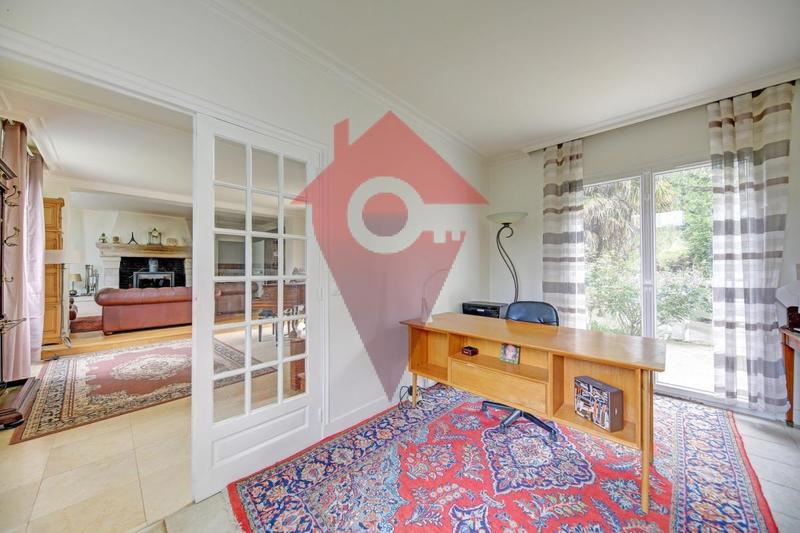 Maison - 360 m² - 10 pièces