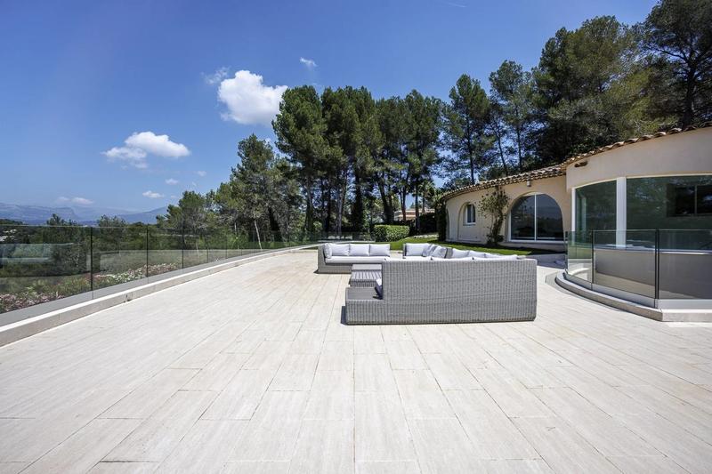 Maison - 540 m² - 10 pièces