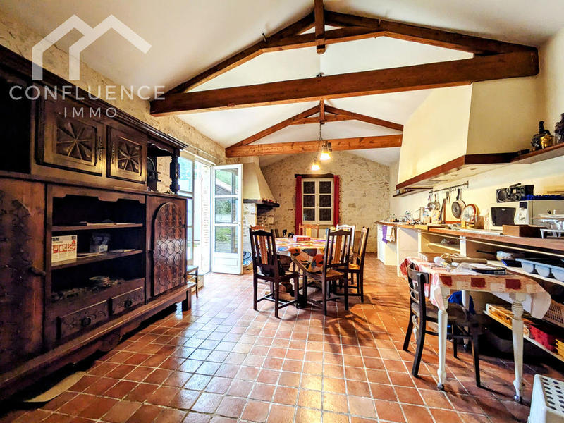 Maison en pierre - 250 m² - 7 pièces