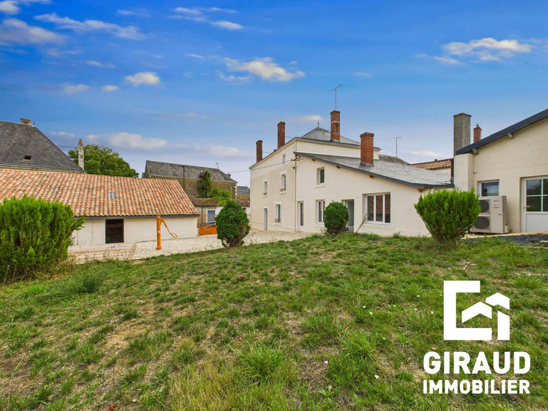 Maison ancienne - 312 m² - 8 pièces