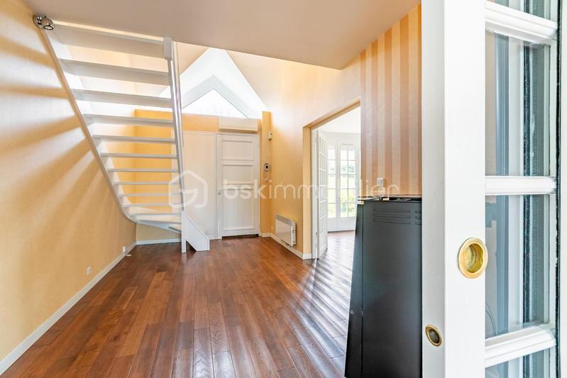 Maison - 243 m² - 8 pièces