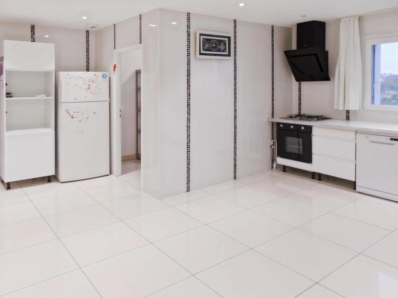 Maison - 145 m² - 9 pièces