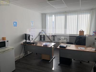 Bureau - 235 m²