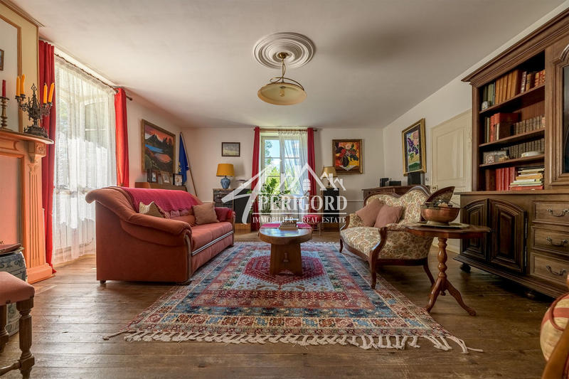 Maison - 227 m² - 14 pièces