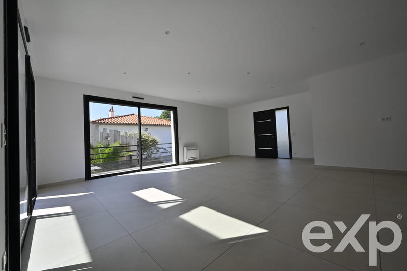 Maison - 202 m² - 5 pièces