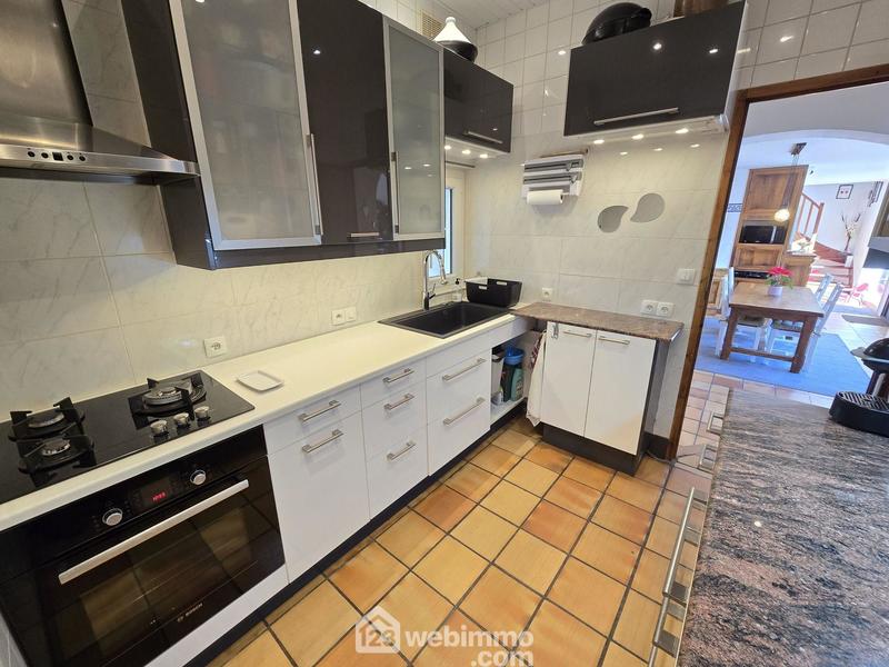 Maison - 221 m² - 5 pièces