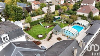 Maison - 390 m² - 11 pièces