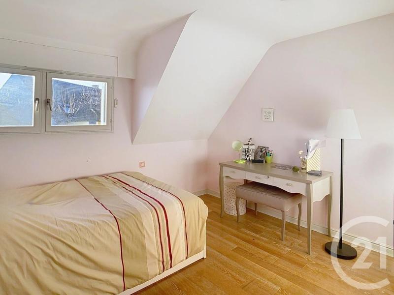 Villa - 243 m² - 9 pièces