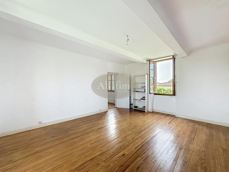 Maison - 210 m² - 6 pièces