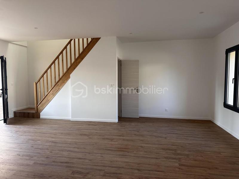 Maison - 827 m² - 35 pièces