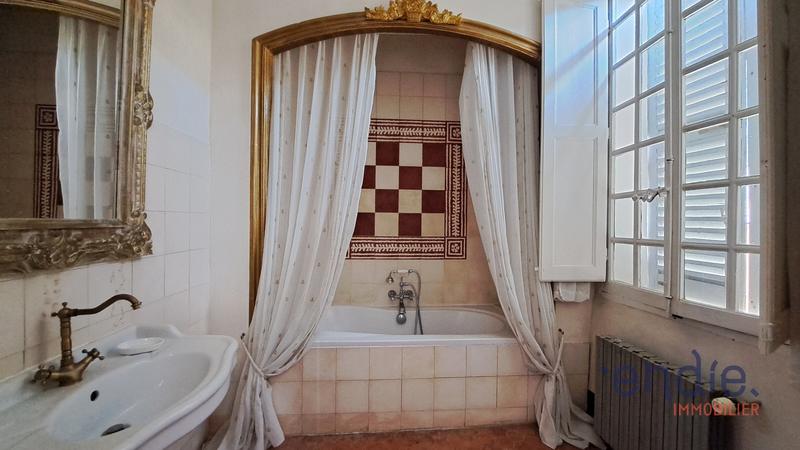 Maison - 500 m² - 10 pièces