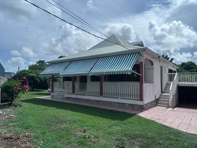 Maison - 236 m² - 7 pièces