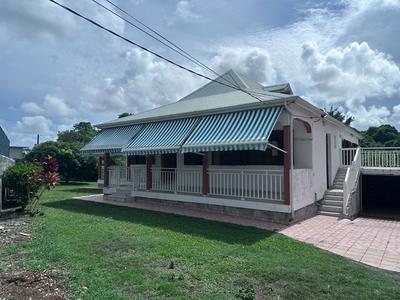 Maison - 236 m² - 7 pièces